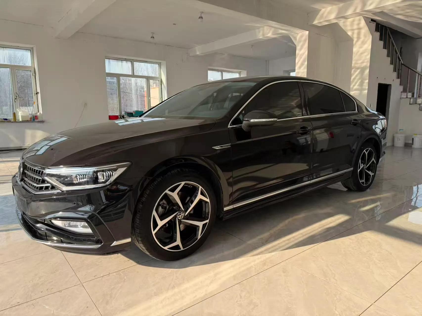 Volkswagen Magotan 2023 2 Million Units Limited Edition 330TSI DSG Leading Version — миниатюра 1