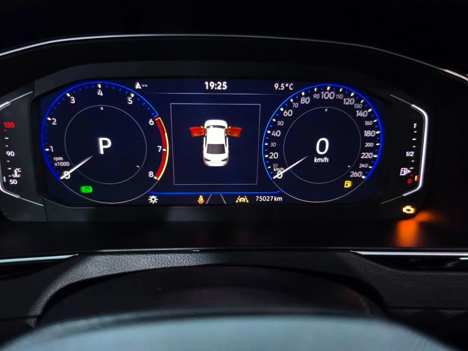 Volkswagen Magotan 2023 2 Million Units Limited Edition 330TSI DSG Leading Version — миниатюра 12