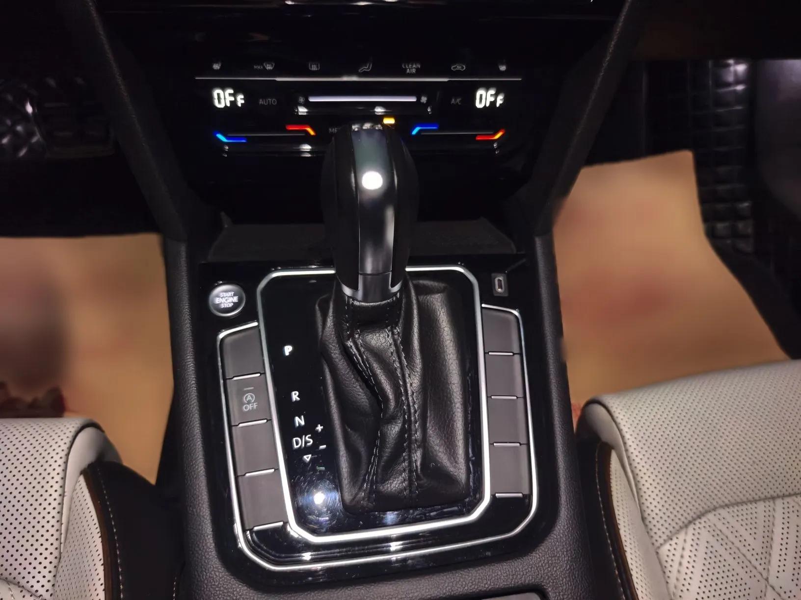 Volkswagen Magotan 2023 2 Million Units Limited Edition 330TSI DSG Leading Version — миниатюра 14