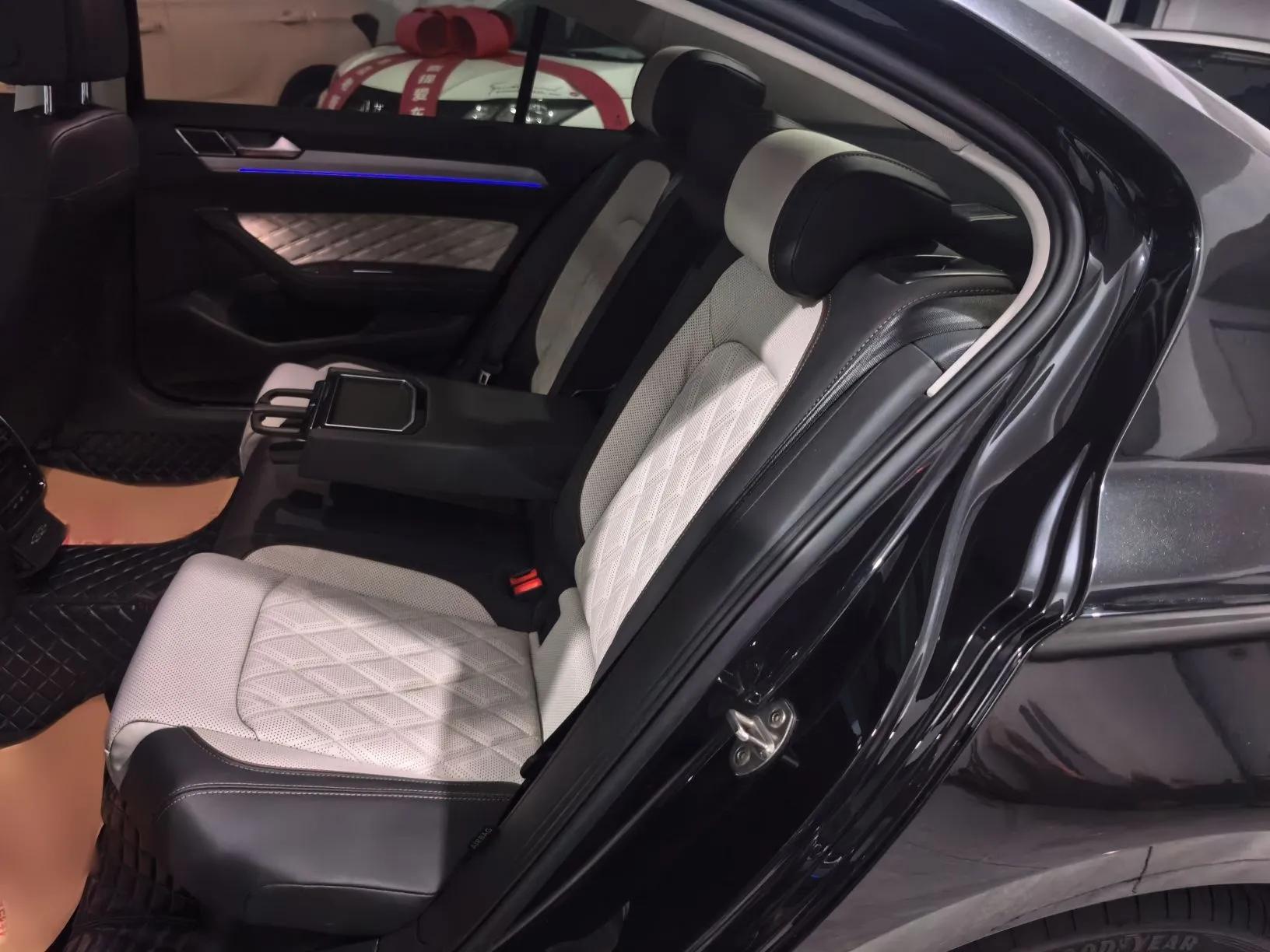Volkswagen Magotan 2023 2 Million Units Limited Edition 330TSI DSG Leading Version — миниатюра 18