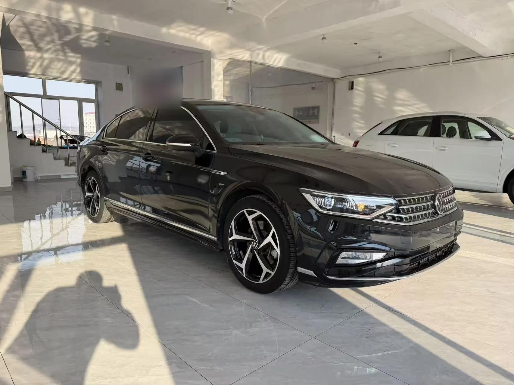 Volkswagen Magotan 2023 2 Million Units Limited Edition 330TSI DSG Leading Version — миниатюра 3