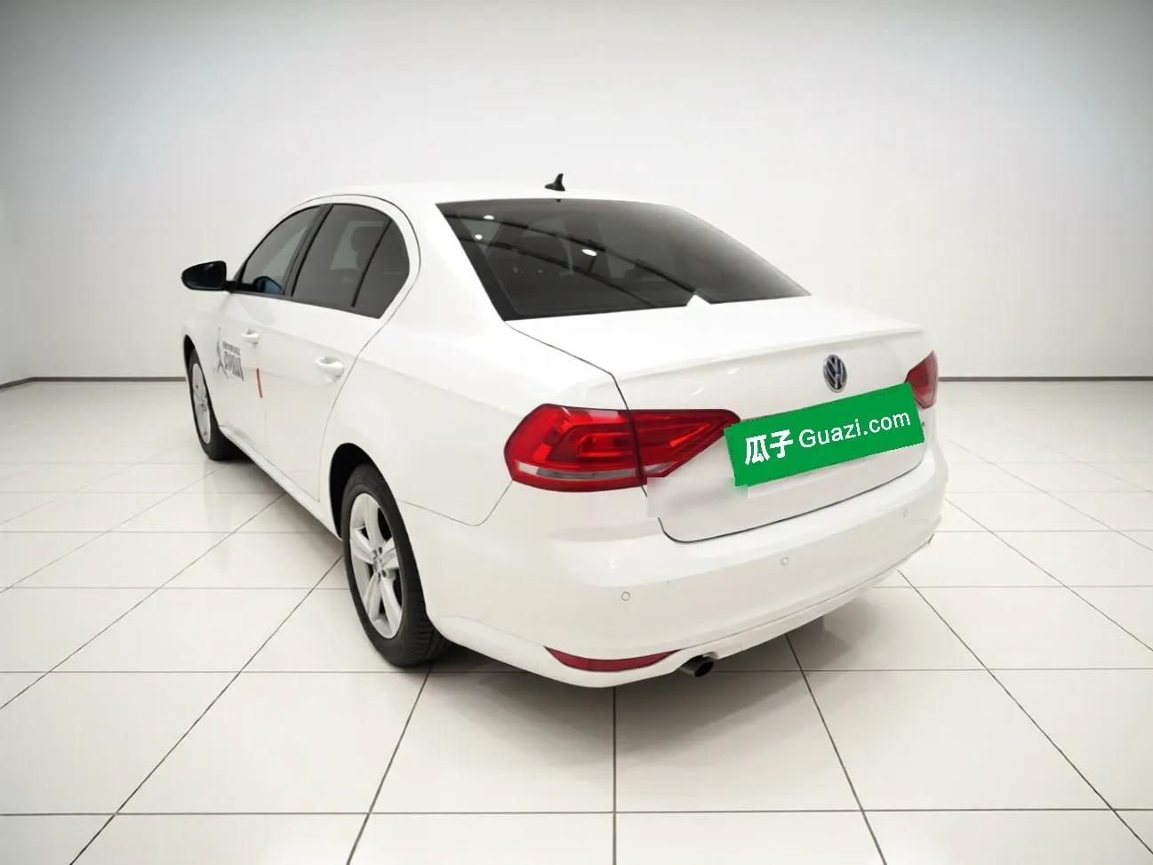 Volkswagen Lavida 2017 1.6L Automatic Fashion Edition — миниатюра 4