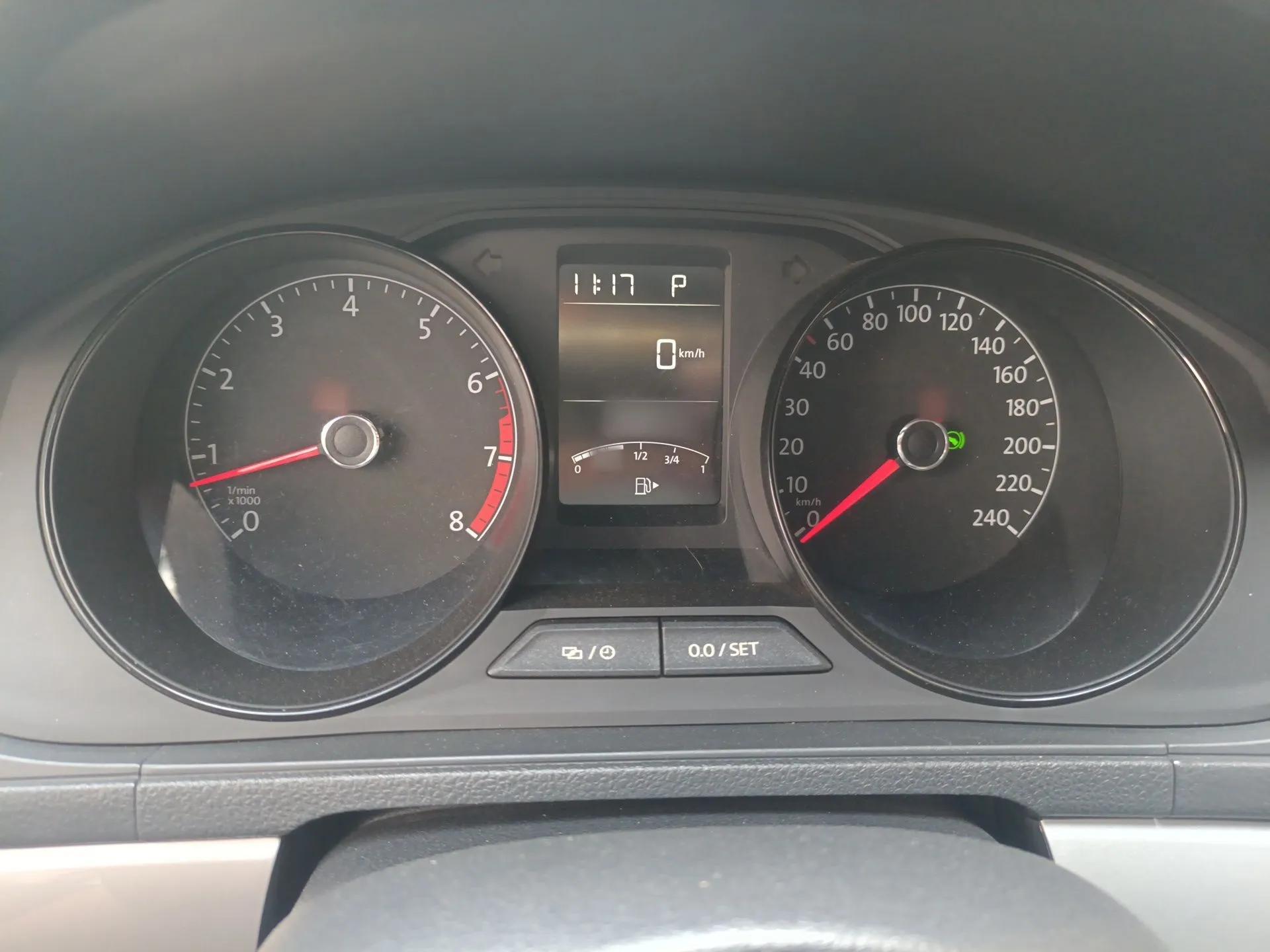 Volkswagen Lavida 2017 1.6L Automatic Fashion Edition — миниатюра 10