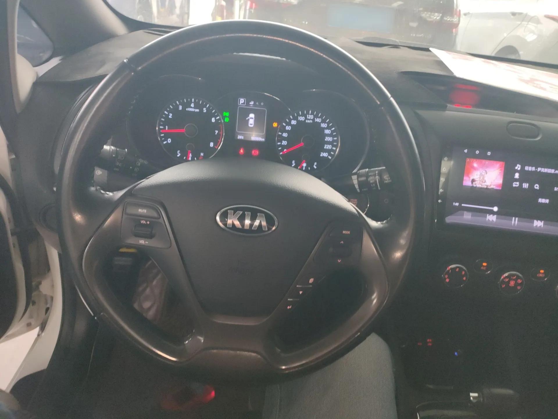 Kia K3 2017 1.6L Automatic 15th Anniversary Special Edition GLS — миниатюра 13