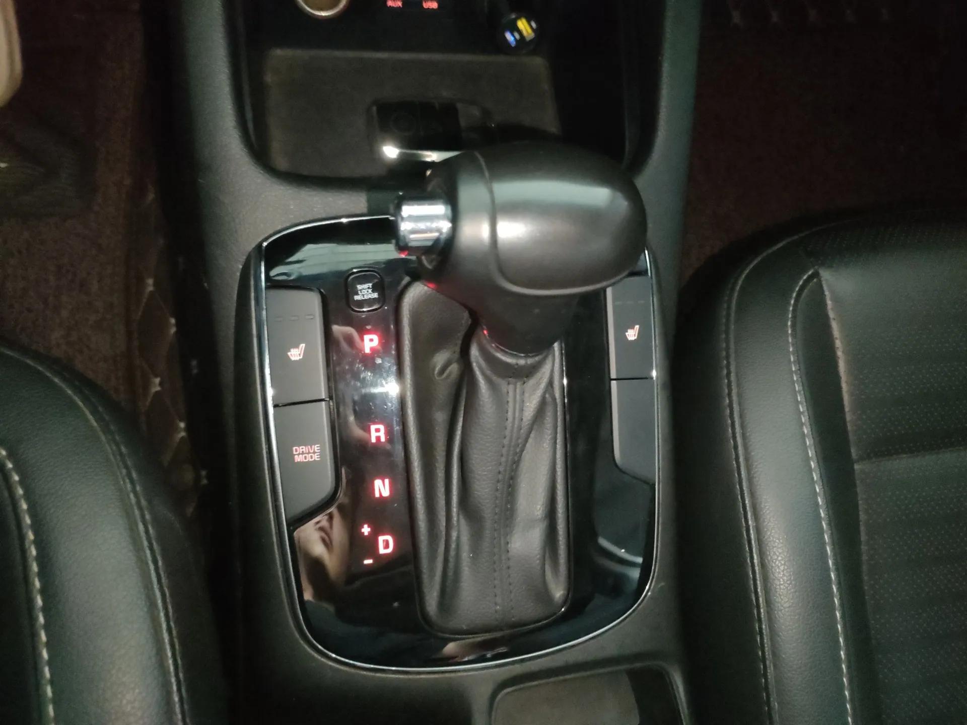 Kia K3 2017 1.6L Automatic 15th Anniversary Special Edition GLS — миниатюра 16