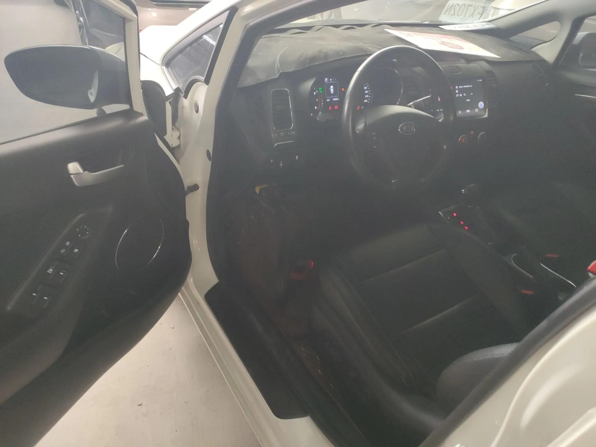 Kia K3 2017 1.6L Automatic 15th Anniversary Special Edition GLS — миниатюра 18