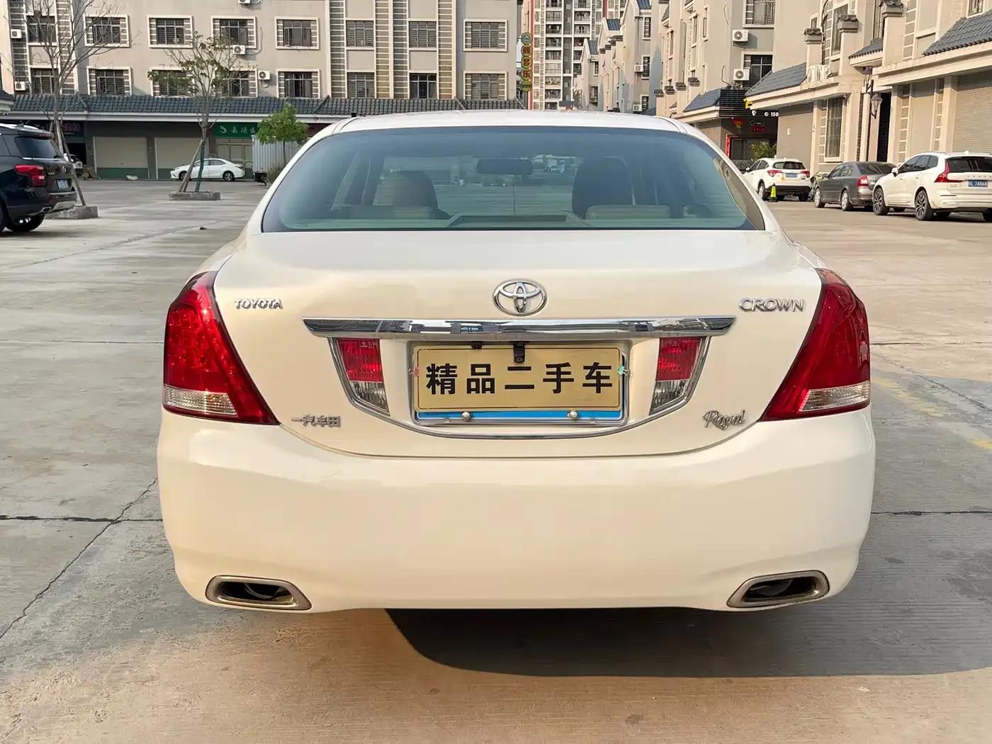 Crown 2010 2.5L Royal Leather Sunroof Edition — миниатюра 6