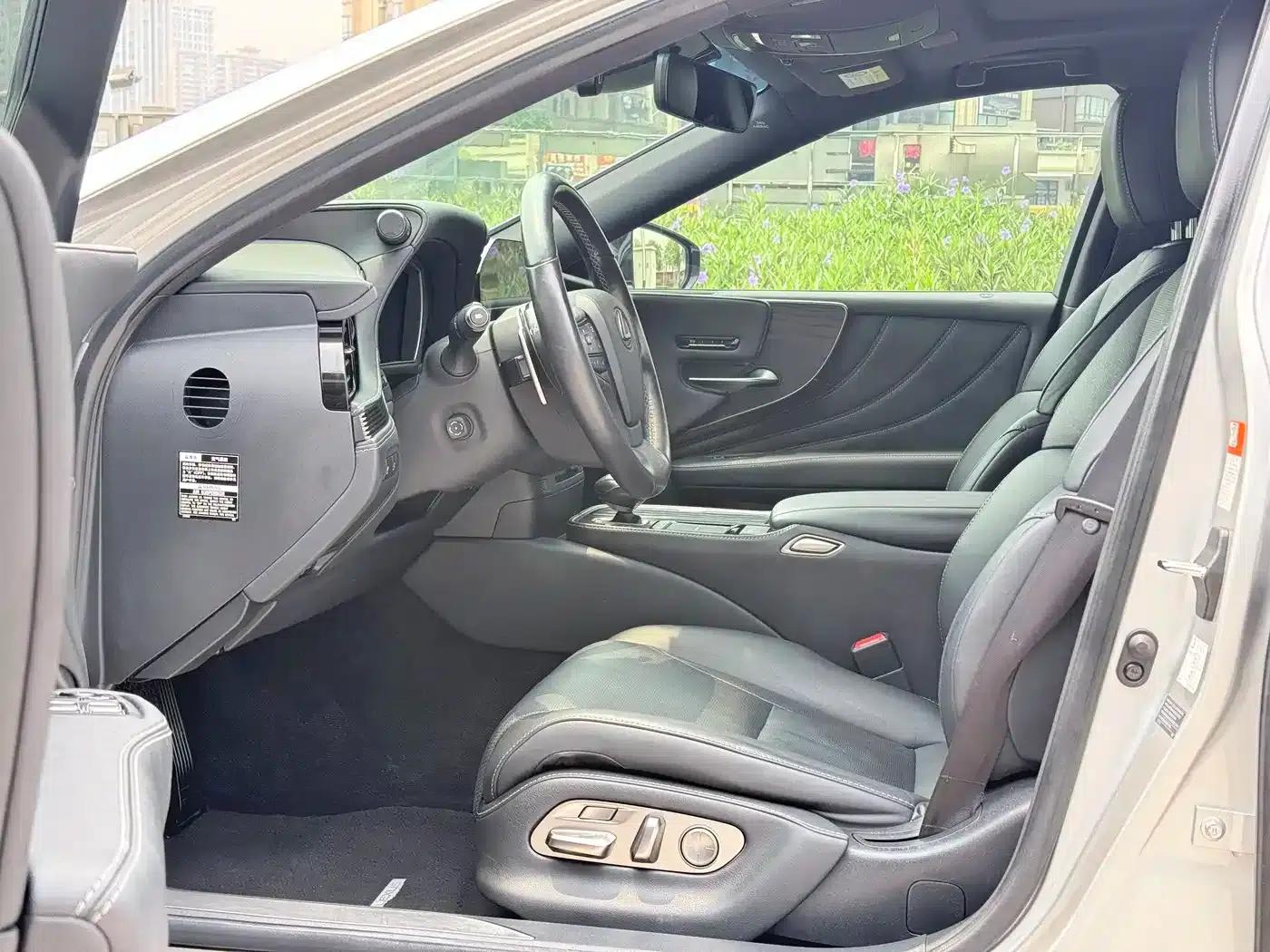 Lexus LS 2021 500h Premium Edition — миниатюра 5