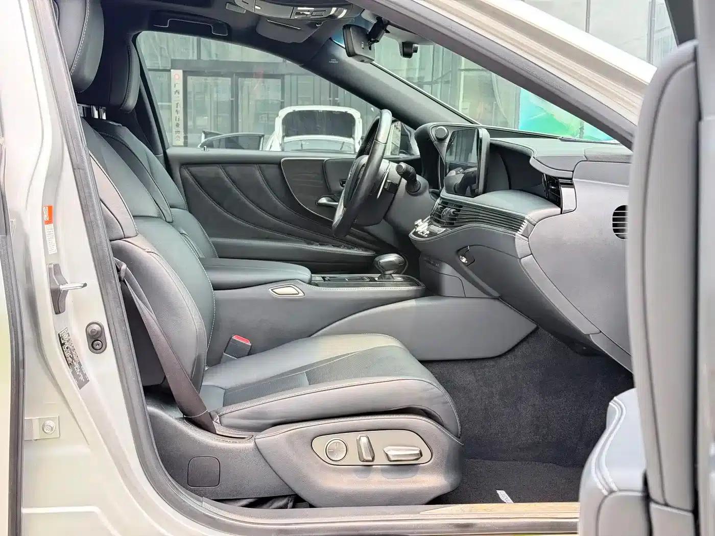 Lexus LS 2021 500h Premium Edition — миниатюра 8