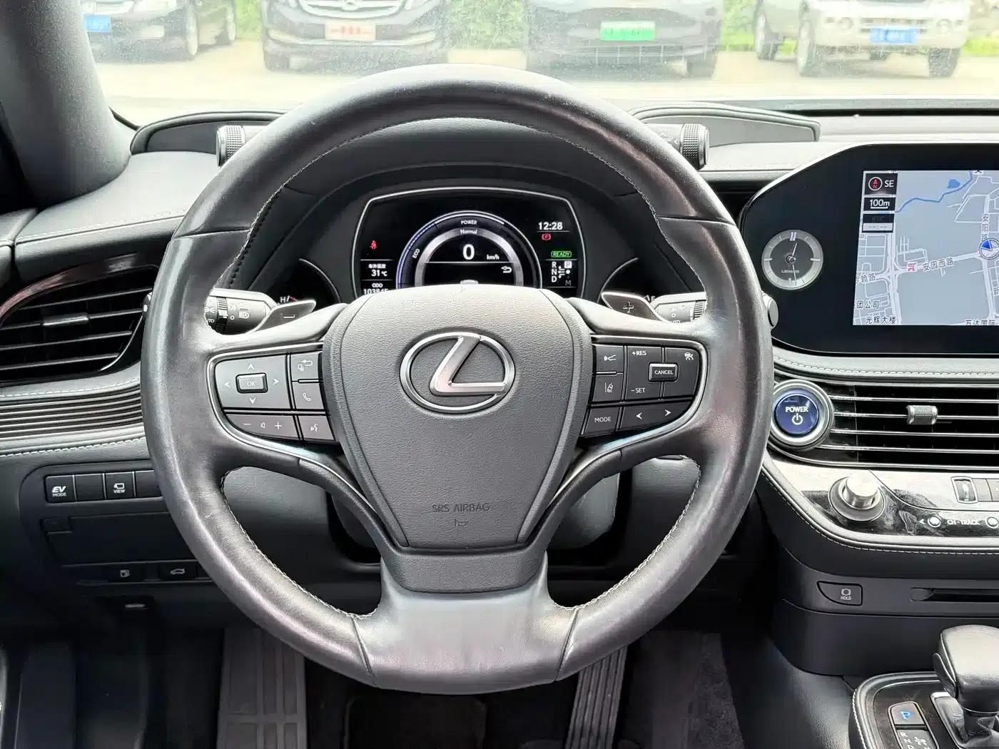 Lexus LS 2021 500h Premium Edition — миниатюра 9