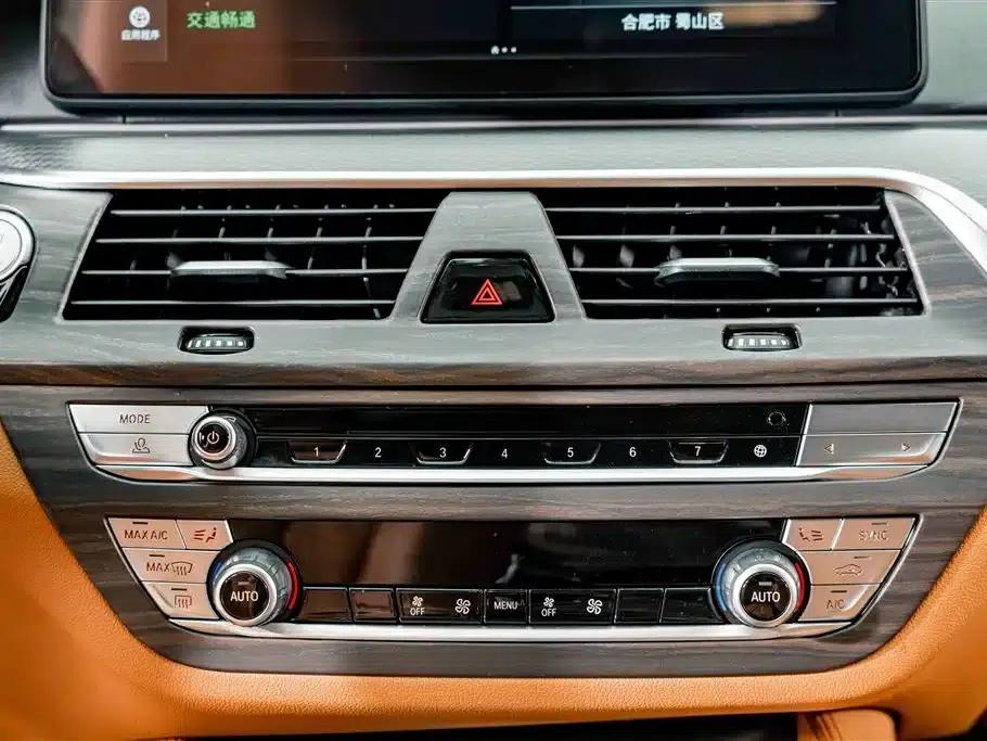 2022 BMW 5 Series (Imported) Facelift 525i M Sport Package — миниатюра 11