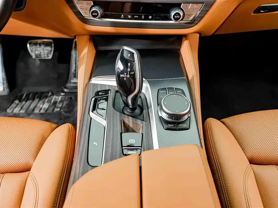 2022 BMW 5 Series (Imported) Facelift 525i M Sport Package — миниатюра 12