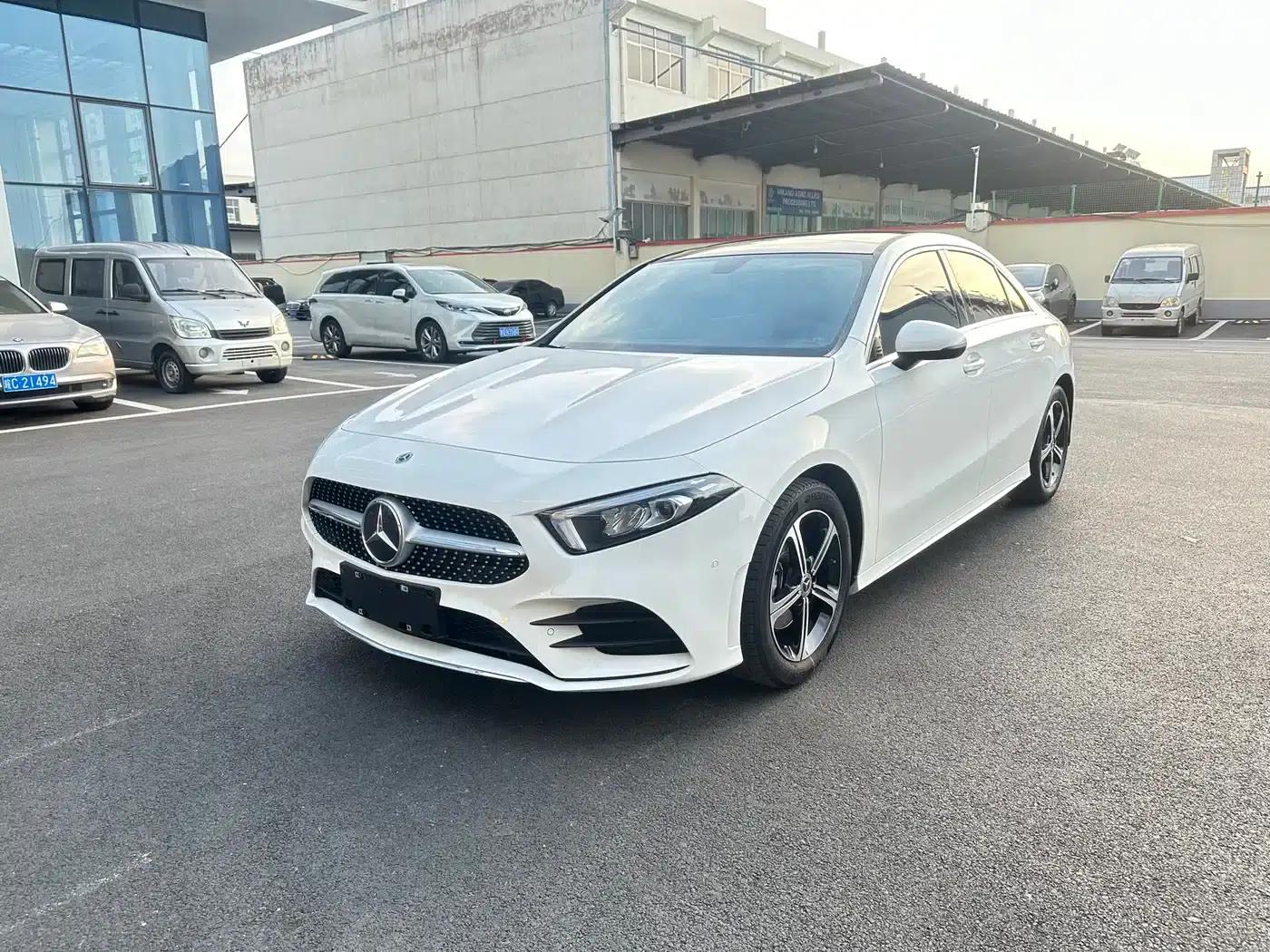 Mercedes-Benz A-Class 2022 Facelift III A 200 L Sport Sedan Fashion Edition — миниатюра 1