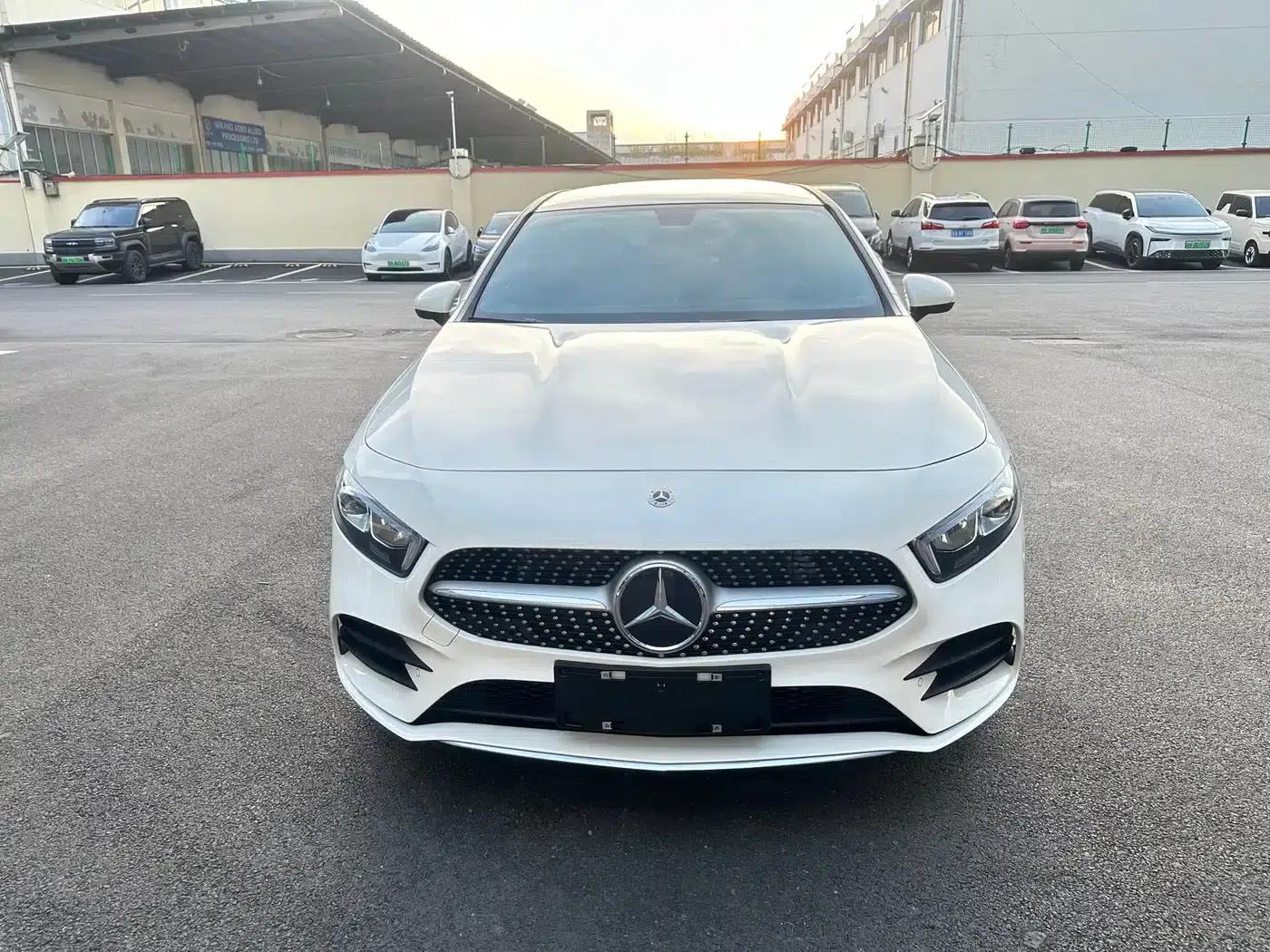 Mercedes-Benz A-Class 2022 Facelift III A 200 L Sport Sedan Fashion Edition — миниатюра 2