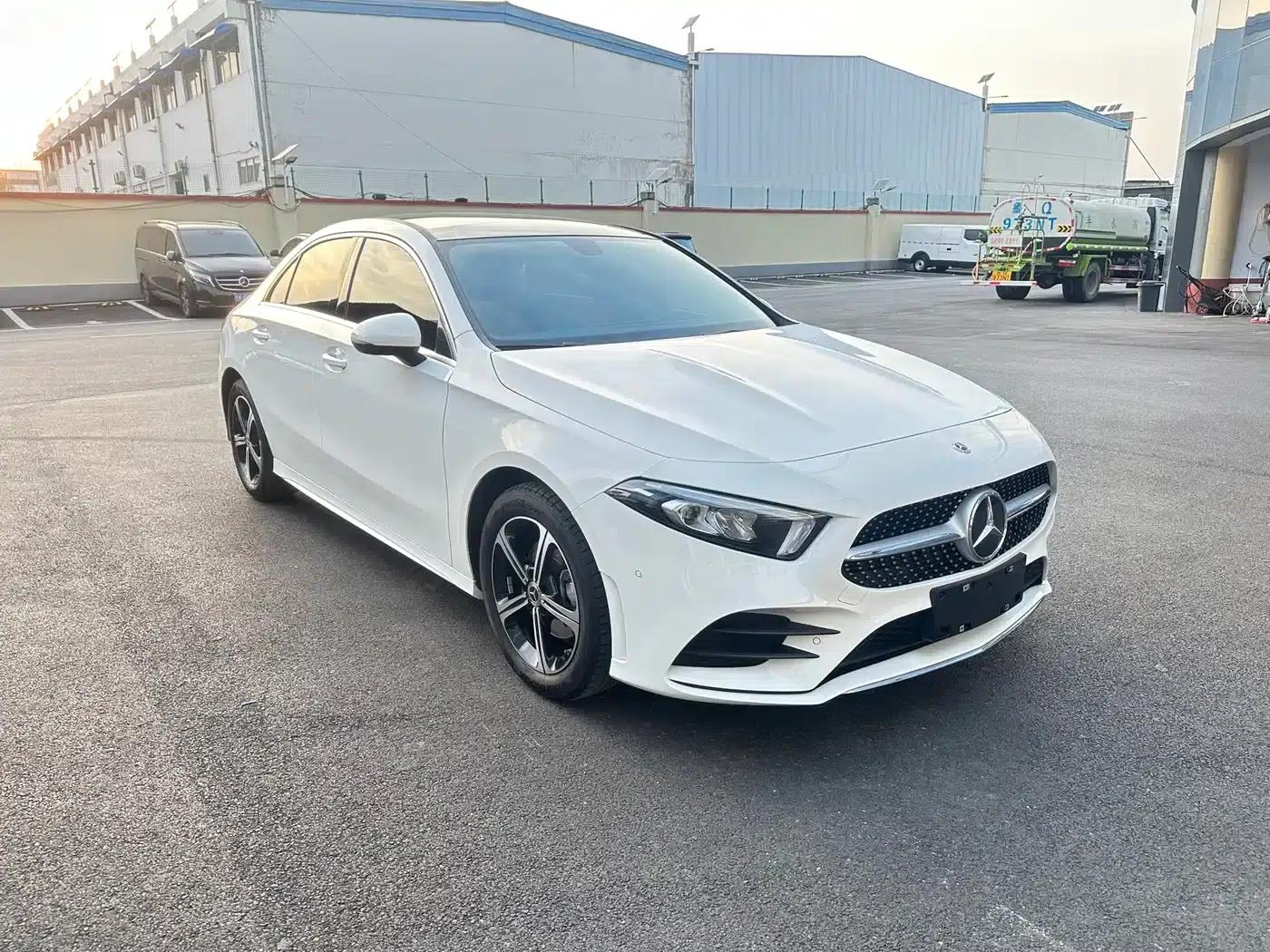 Mercedes-Benz A-Class 2022 Facelift III A 200 L Sport Sedan Fashion Edition — миниатюра 3