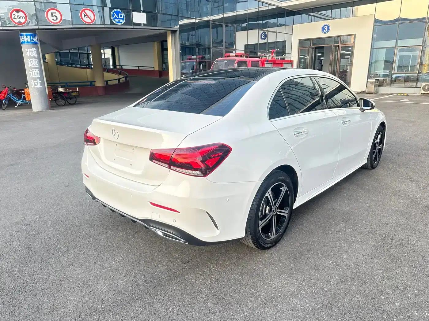 Mercedes-Benz A-Class 2022 Facelift III A 200 L Sport Sedan Fashion Edition — миниатюра 5