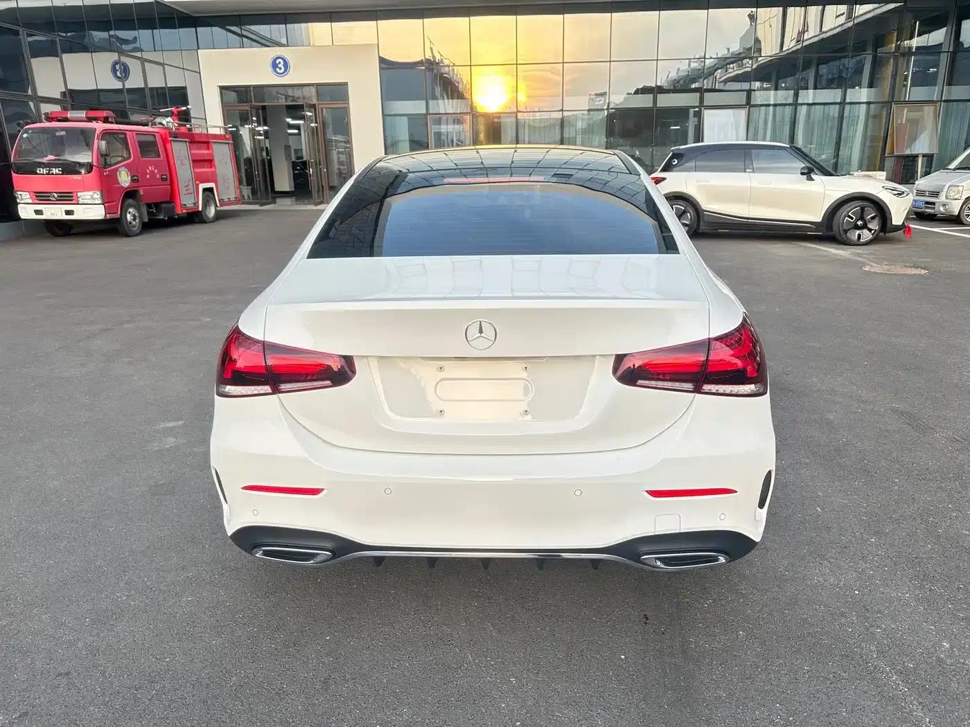 Mercedes-Benz A-Class 2022 Facelift III A 200 L Sport Sedan Fashion Edition — миниатюра 6