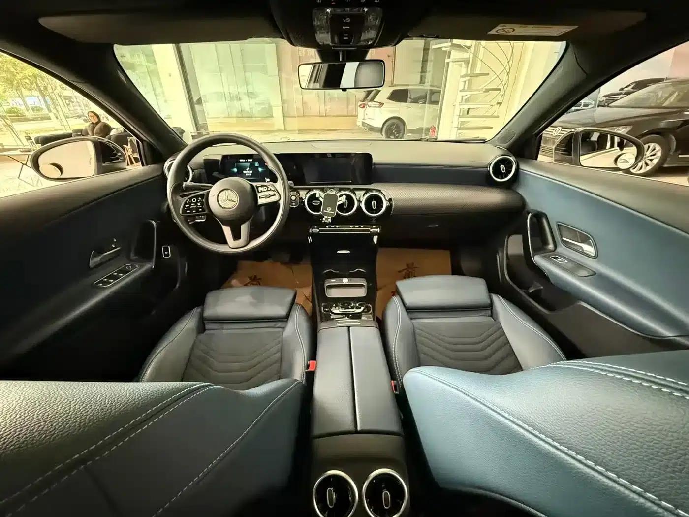 Mercedes-Benz A-Class 2020 Facelift A 180 L Sport Sedan — миниатюра 11