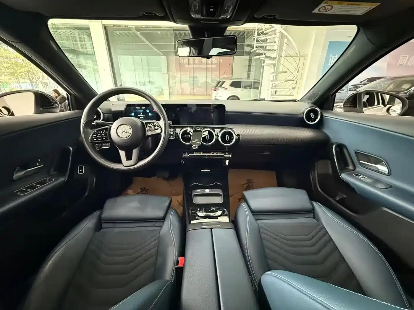 Mercedes-Benz A-Class 2020 Facelift A 180 L Sport Sedan — миниатюра 12