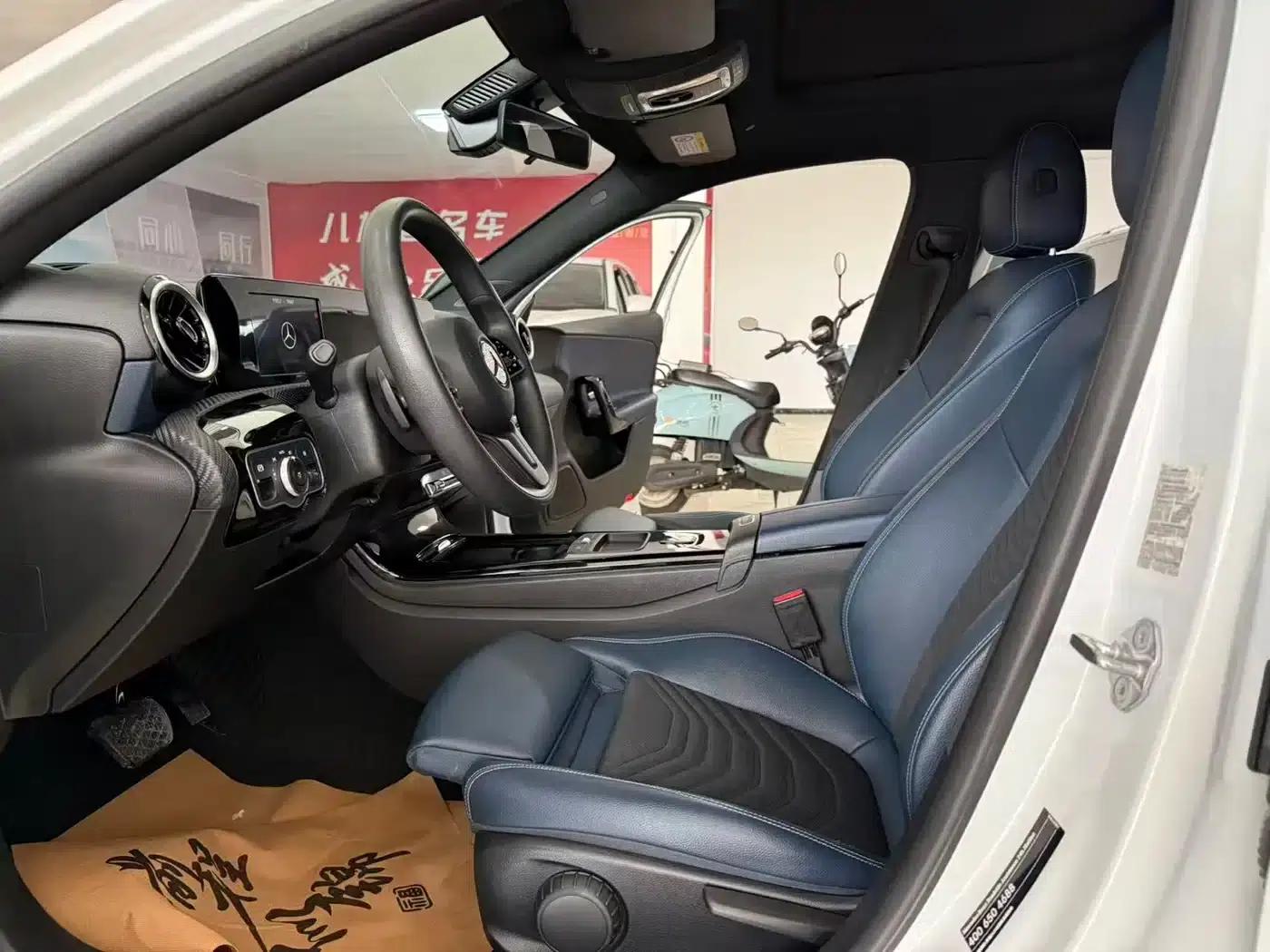 Mercedes-Benz A-Class 2020 Facelift A 180 L Sport Sedan — миниатюра 5