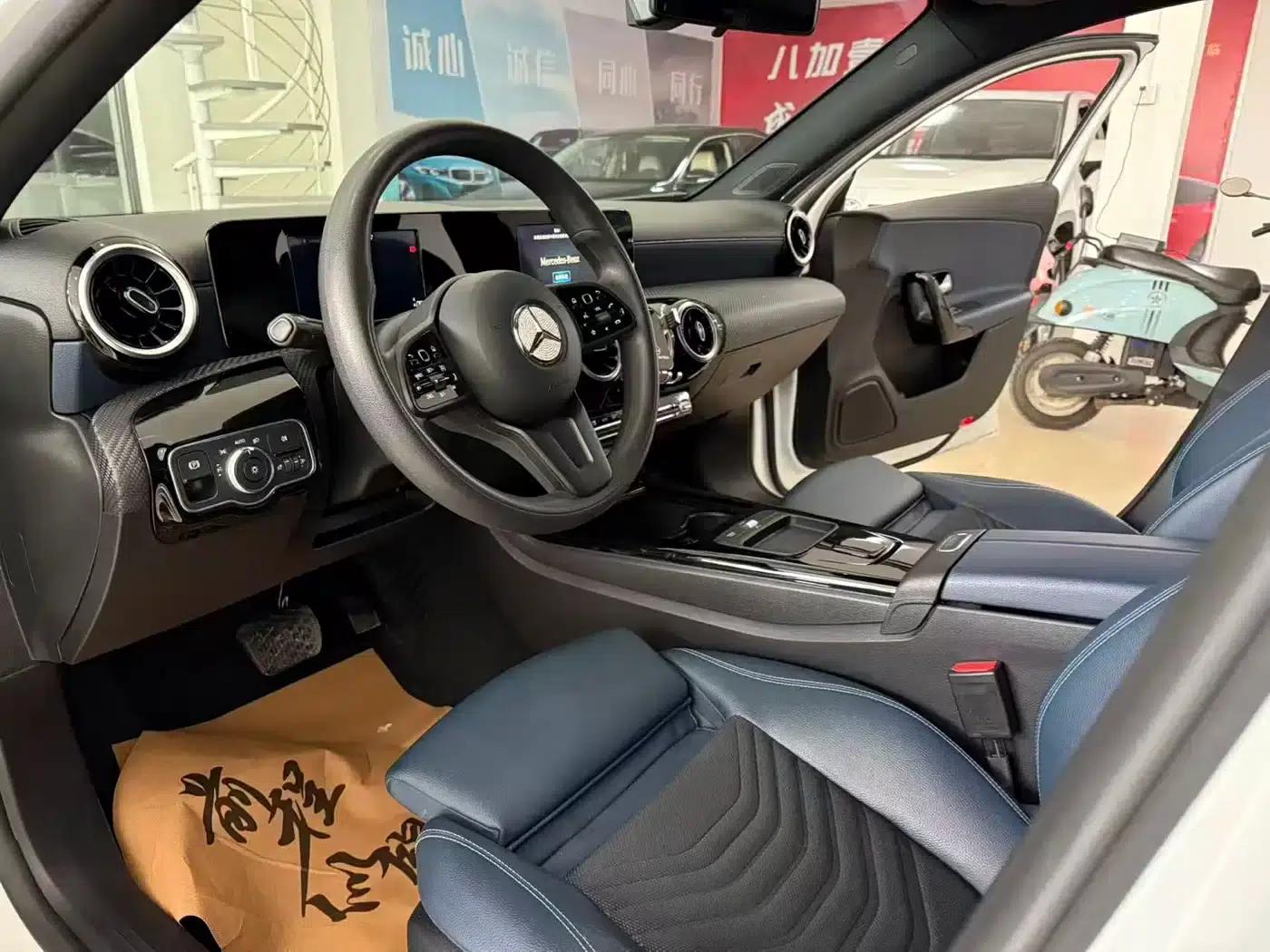 Mercedes-Benz A-Class 2020 Facelift A 180 L Sport Sedan — миниатюра 6