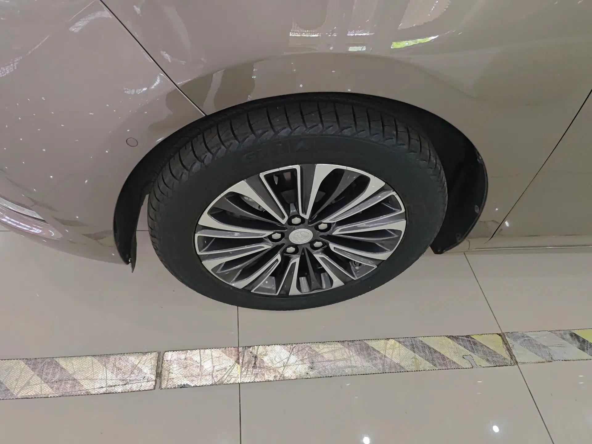 Buick GL8 2020 ES Land Cruiser 653T Luxury Model — миниатюра 8