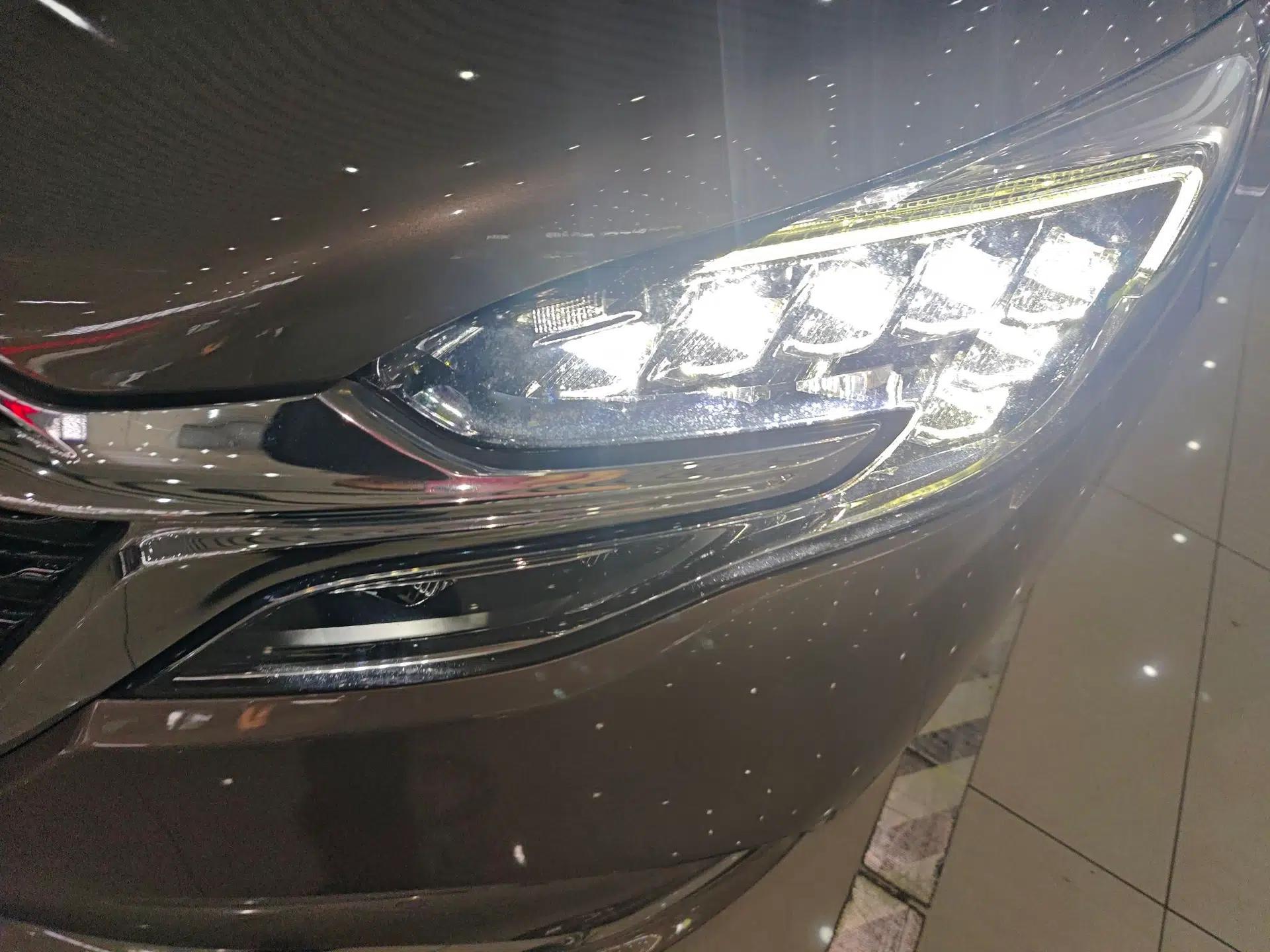 Buick GL8 2020 ES Land Cruiser 653T Luxury Model — миниатюра 9
