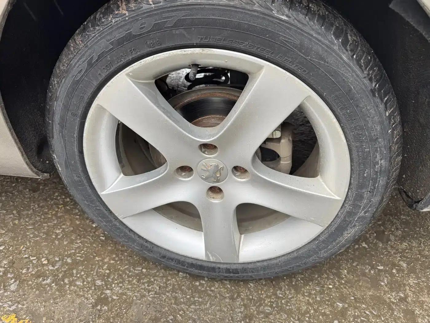 Peugeot 408 2011 2.0L Automatic Comfort Edition — миниатюра 12