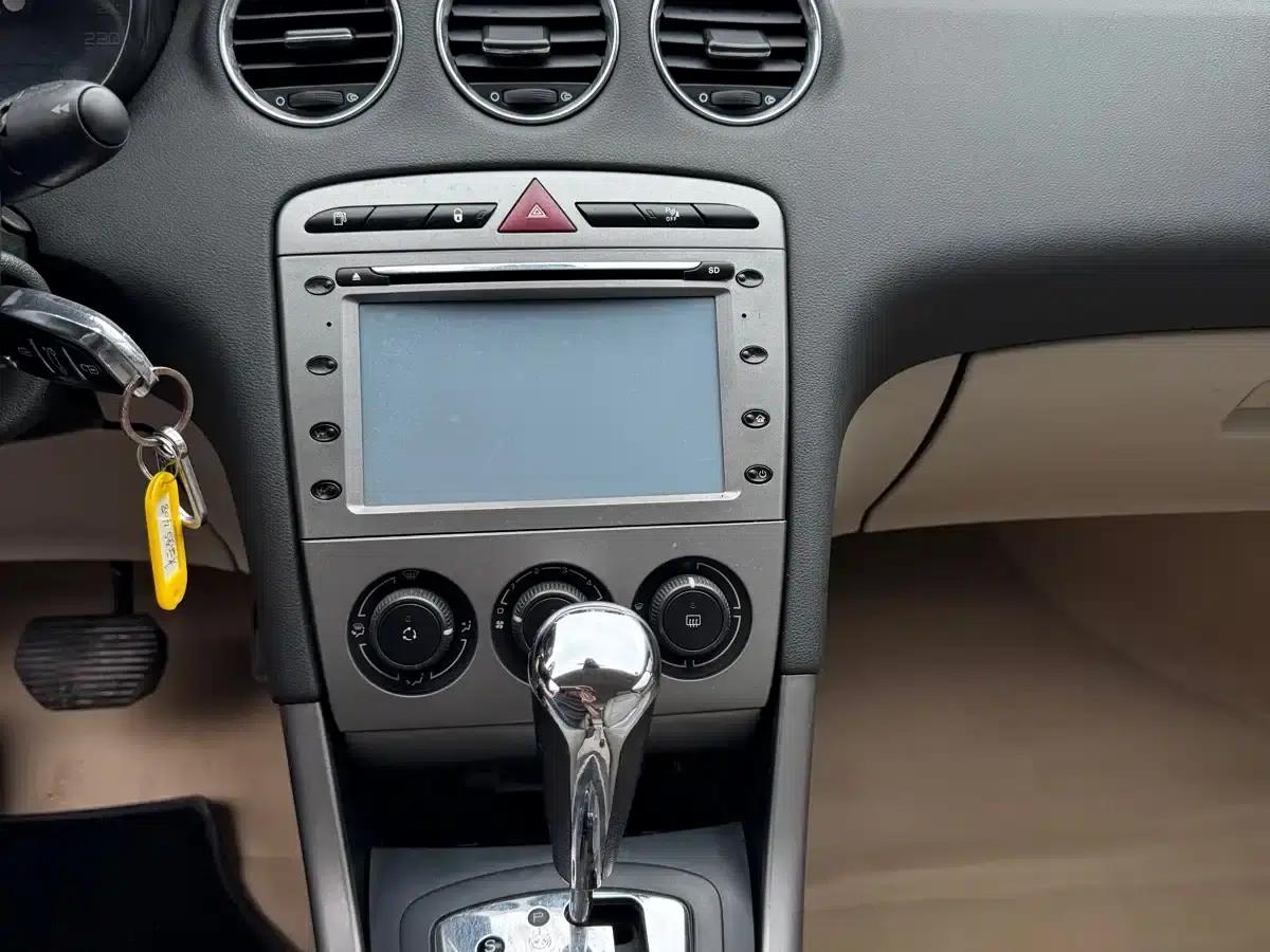 Peugeot 408 2011 2.0L Automatic Comfort Edition — миниатюра 13