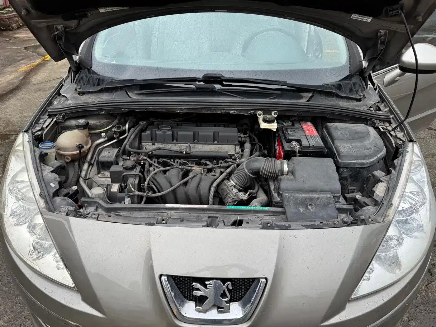 Peugeot 408 2011 2.0L Automatic Comfort Edition — миниатюра 16