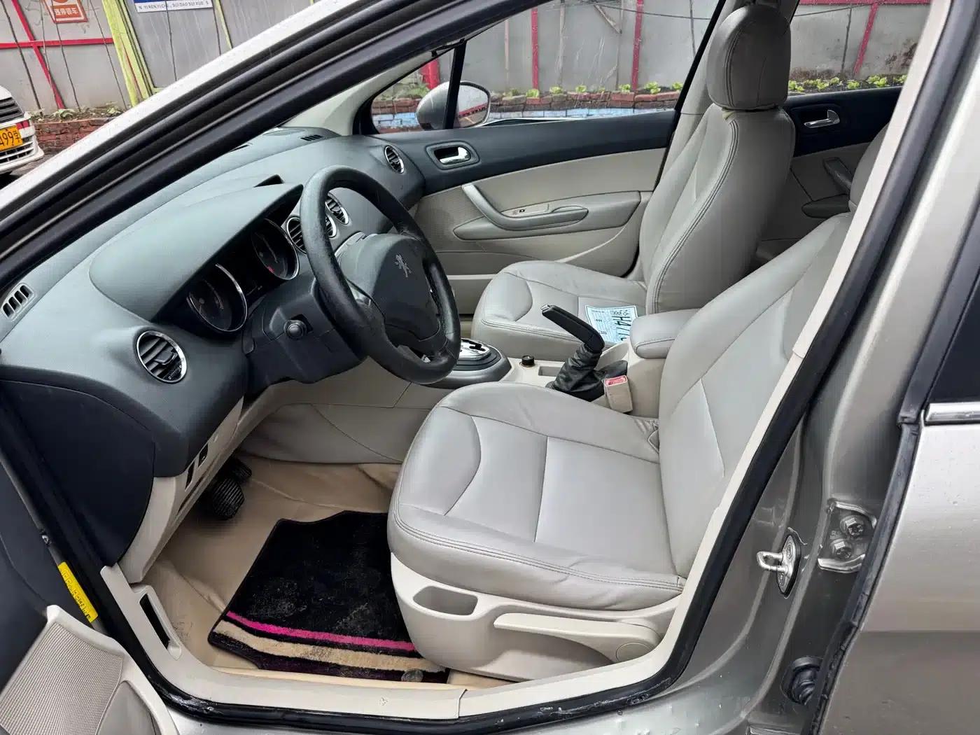 Peugeot 408 2011 2.0L Automatic Comfort Edition — миниатюра 9