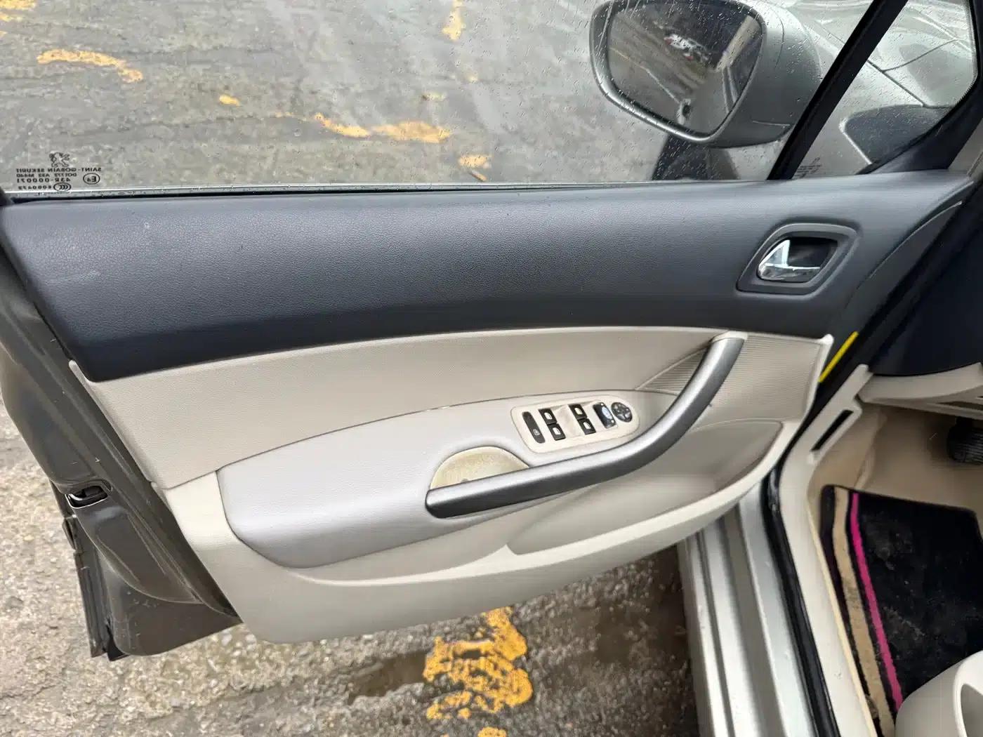 Peugeot 408 2011 2.0L Automatic Comfort Edition — миниатюра 10