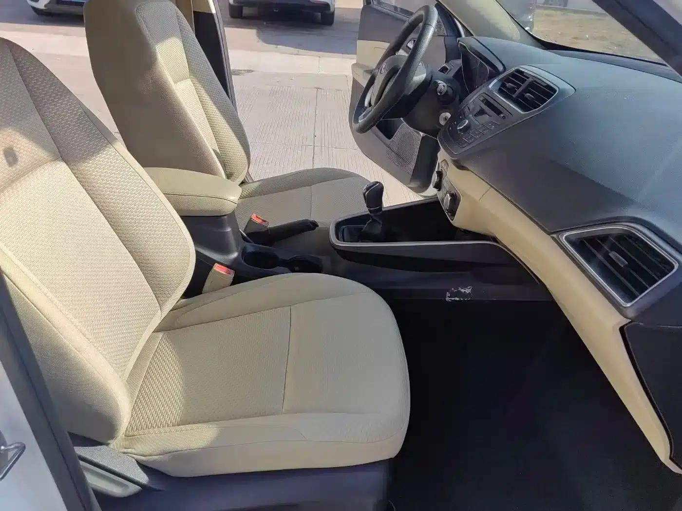 Ford Focus 2015 1.5L Manual Comfort Model — миниатюра 6