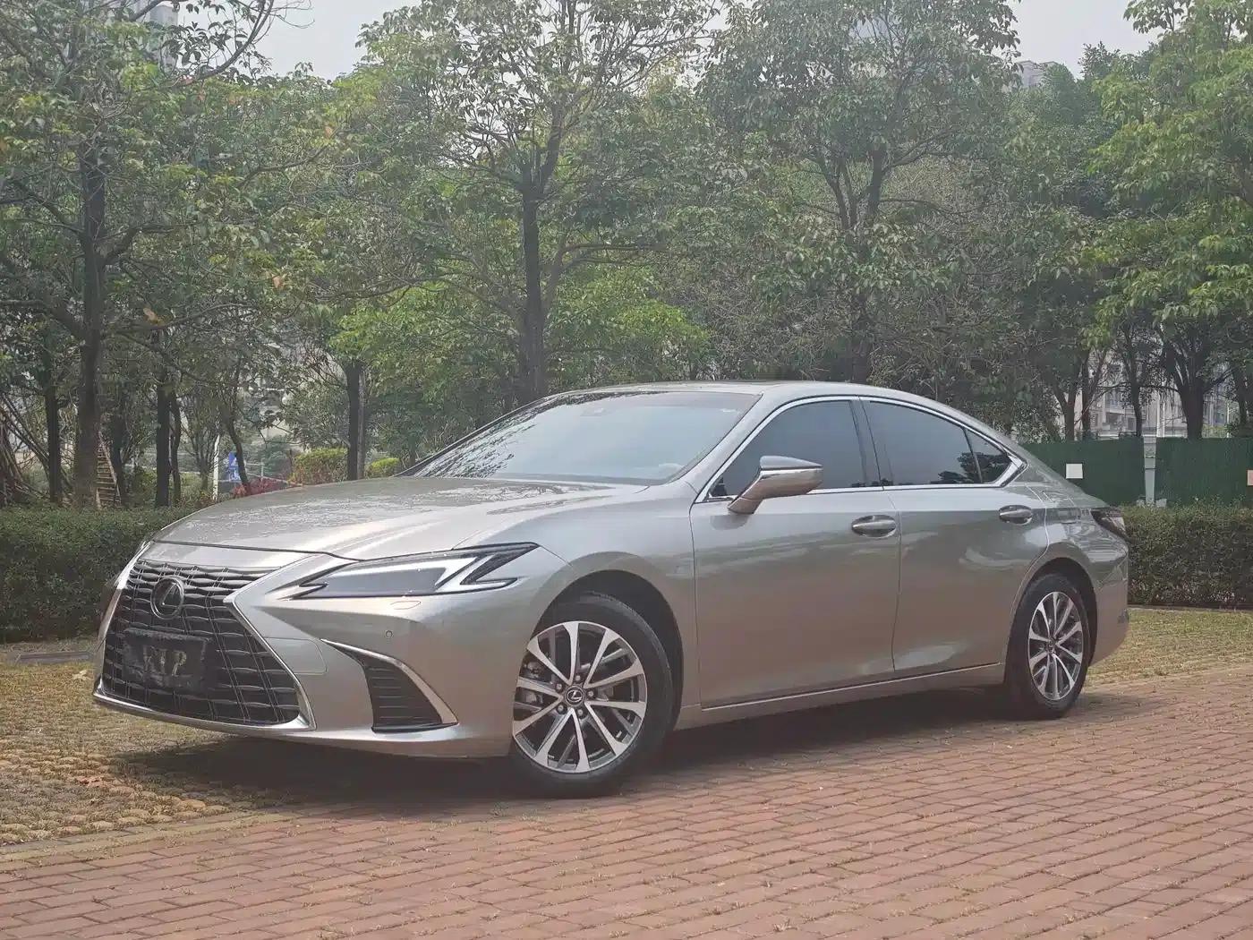 Lexus ES 2025 200 Premium Edition — миниатюра 1