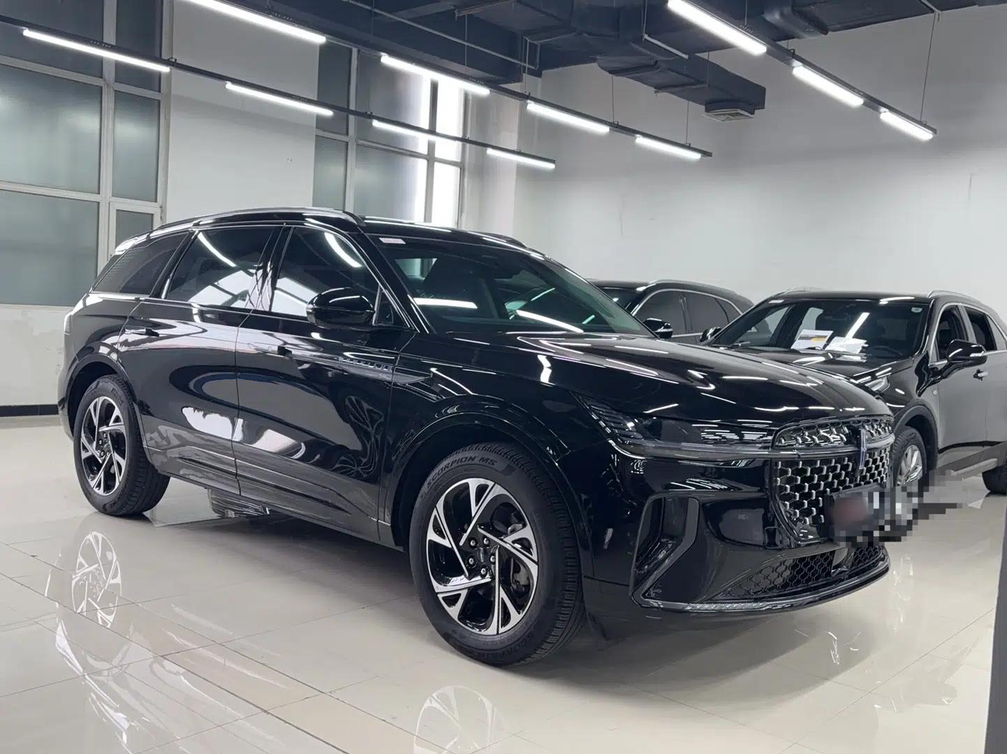 Lincoln Nautilus 2025 2.0T All-Wheel-Drive Luxury Hybrid Edition — миниатюра 3