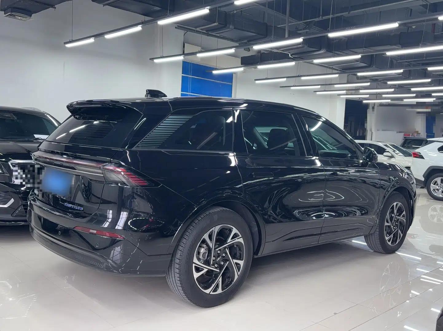 Lincoln Nautilus 2025 2.0T All-Wheel-Drive Luxury Hybrid Edition — миниатюра 4