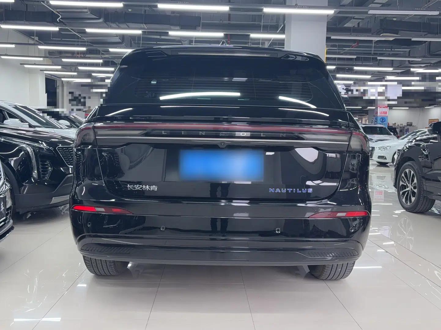 Lincoln Nautilus 2025 2.0T All-Wheel-Drive Luxury Hybrid Edition — миниатюра 5