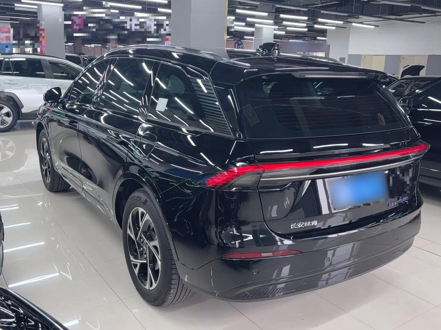 Lincoln Nautilus 2025 2.0T All-Wheel-Drive Luxury Hybrid Edition — миниатюра 6