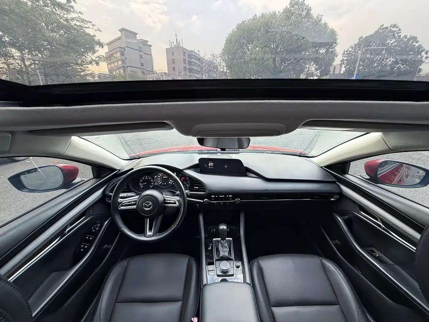 Mazda3 Axela 2021 2.0L Automatic Premium Edition — миниатюра 11