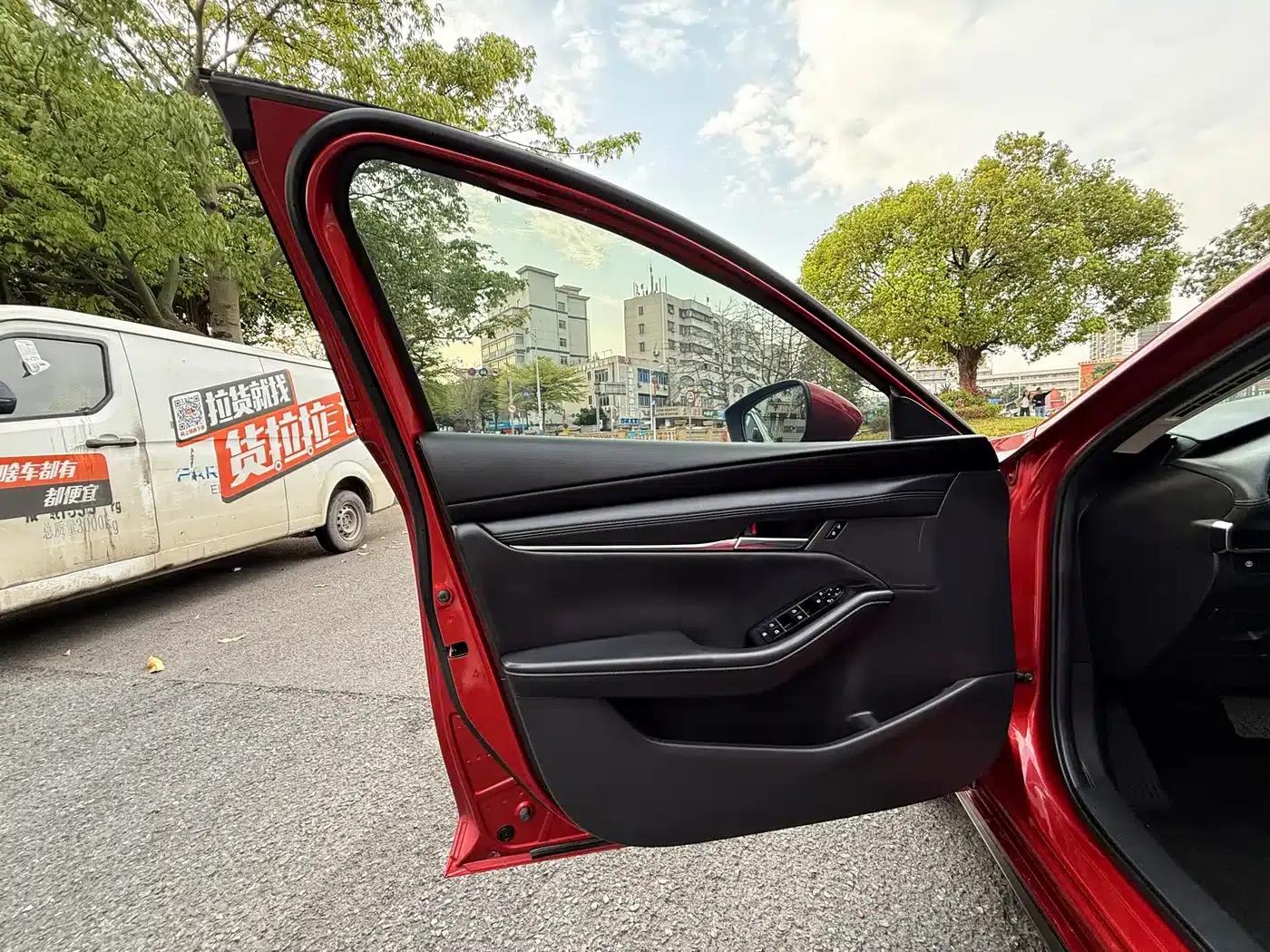 Mazda3 Axela 2021 2.0L Automatic Premium Edition — миниатюра 12