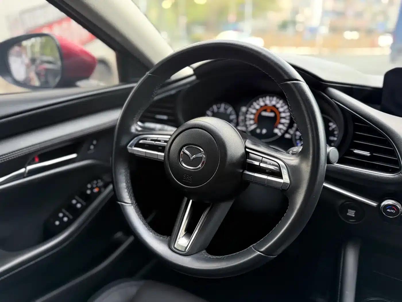 Mazda3 Axela 2021 2.0L Automatic Premium Edition — миниатюра 14