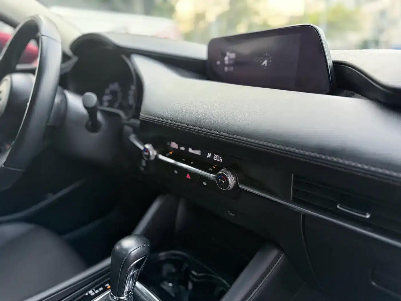 Mazda3 Axela 2021 2.0L Automatic Premium Edition — миниатюра 18