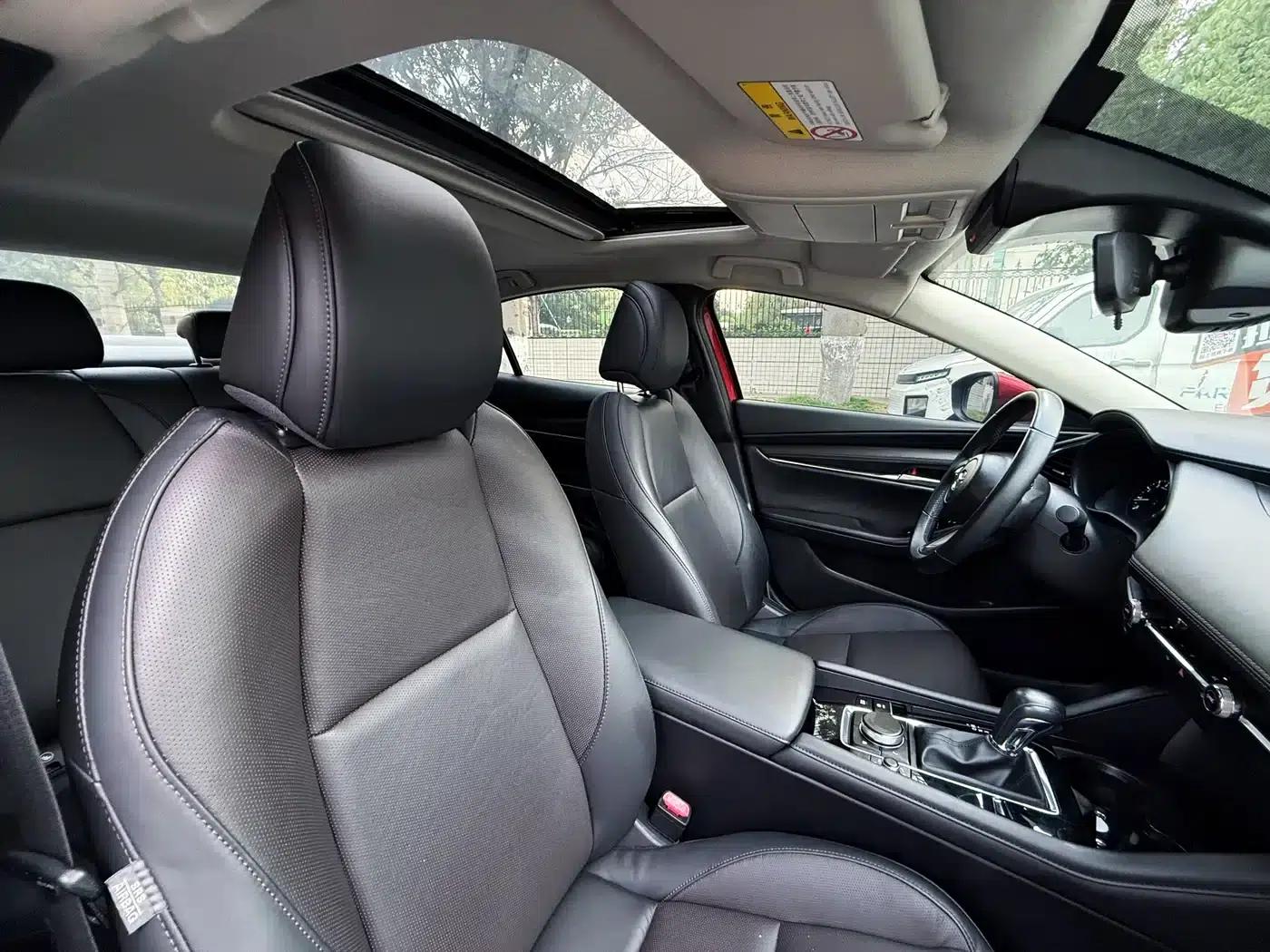 Mazda3 Axela 2021 2.0L Automatic Premium Edition — миниатюра 19