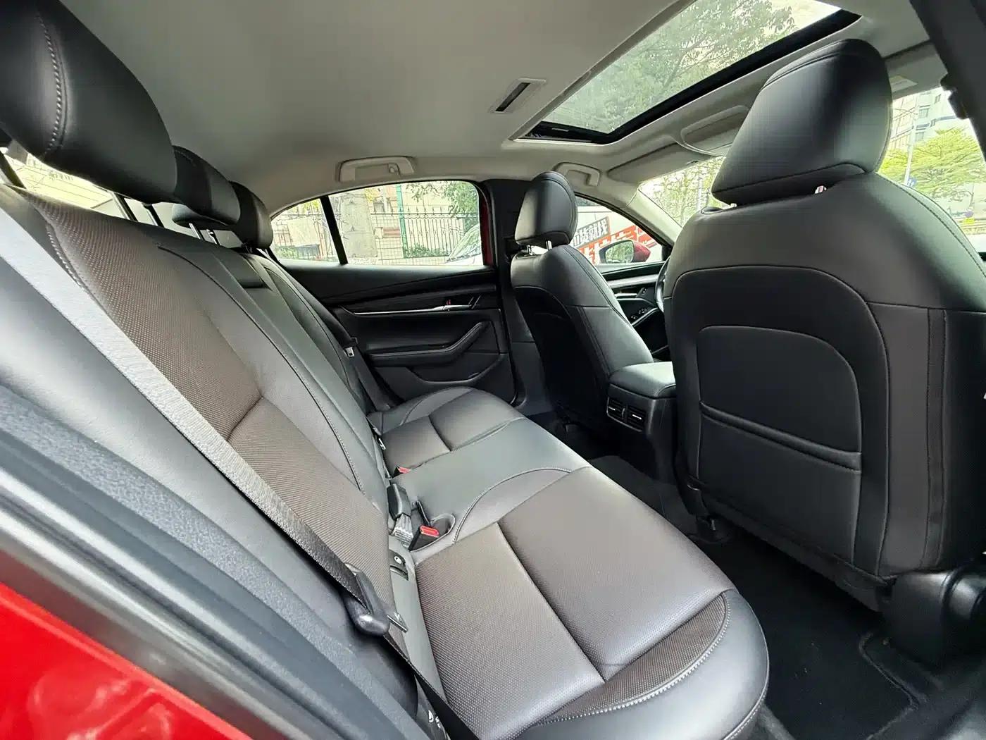 Mazda3 Axela 2021 2.0L Automatic Premium Edition — миниатюра 20