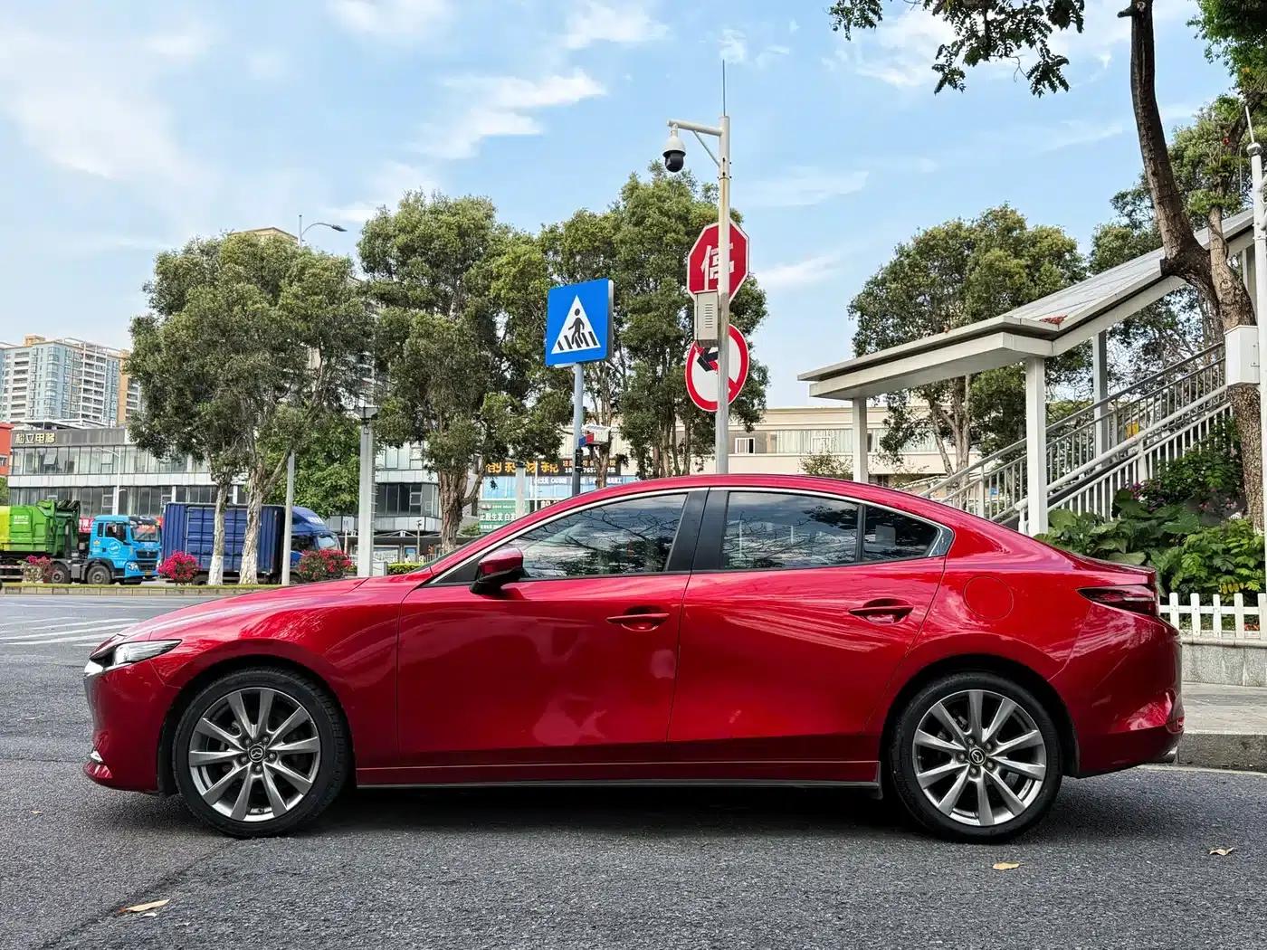 Mazda3 Axela 2021 2.0L Automatic Premium Edition — миниатюра 4