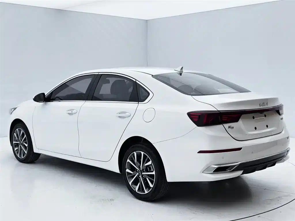 Kia K3 2021 Facelift 1.5L CVT Fashion Edition — миниатюра 4