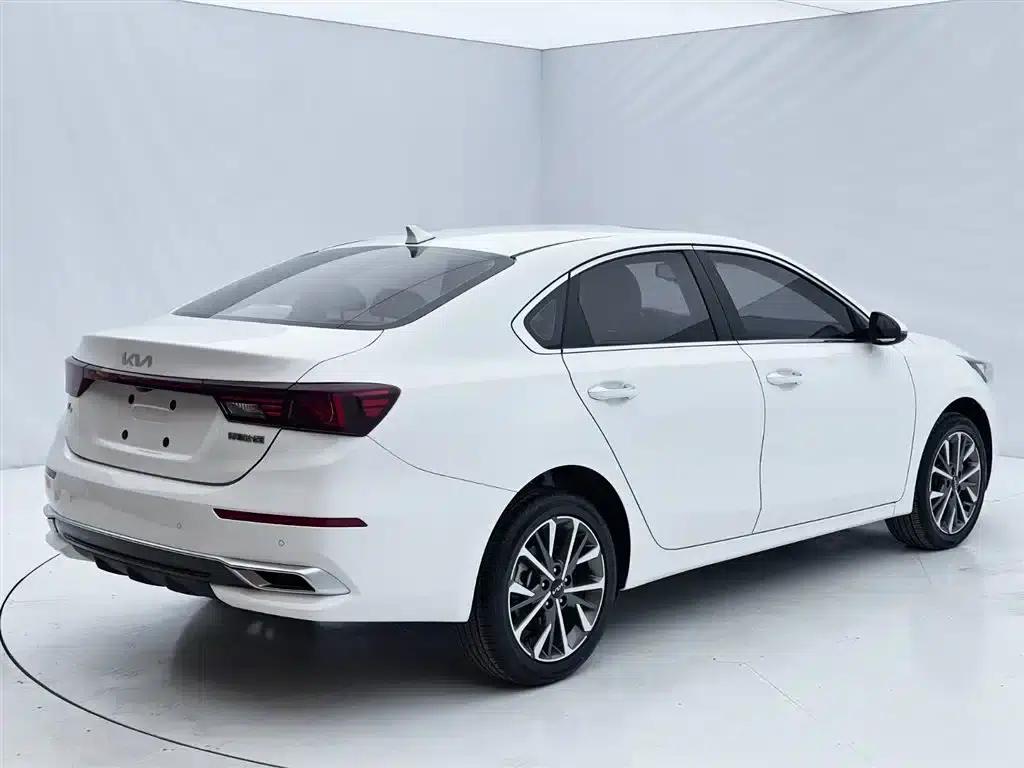 Kia K3 2021 Facelift 1.5L CVT Fashion Edition — миниатюра 6