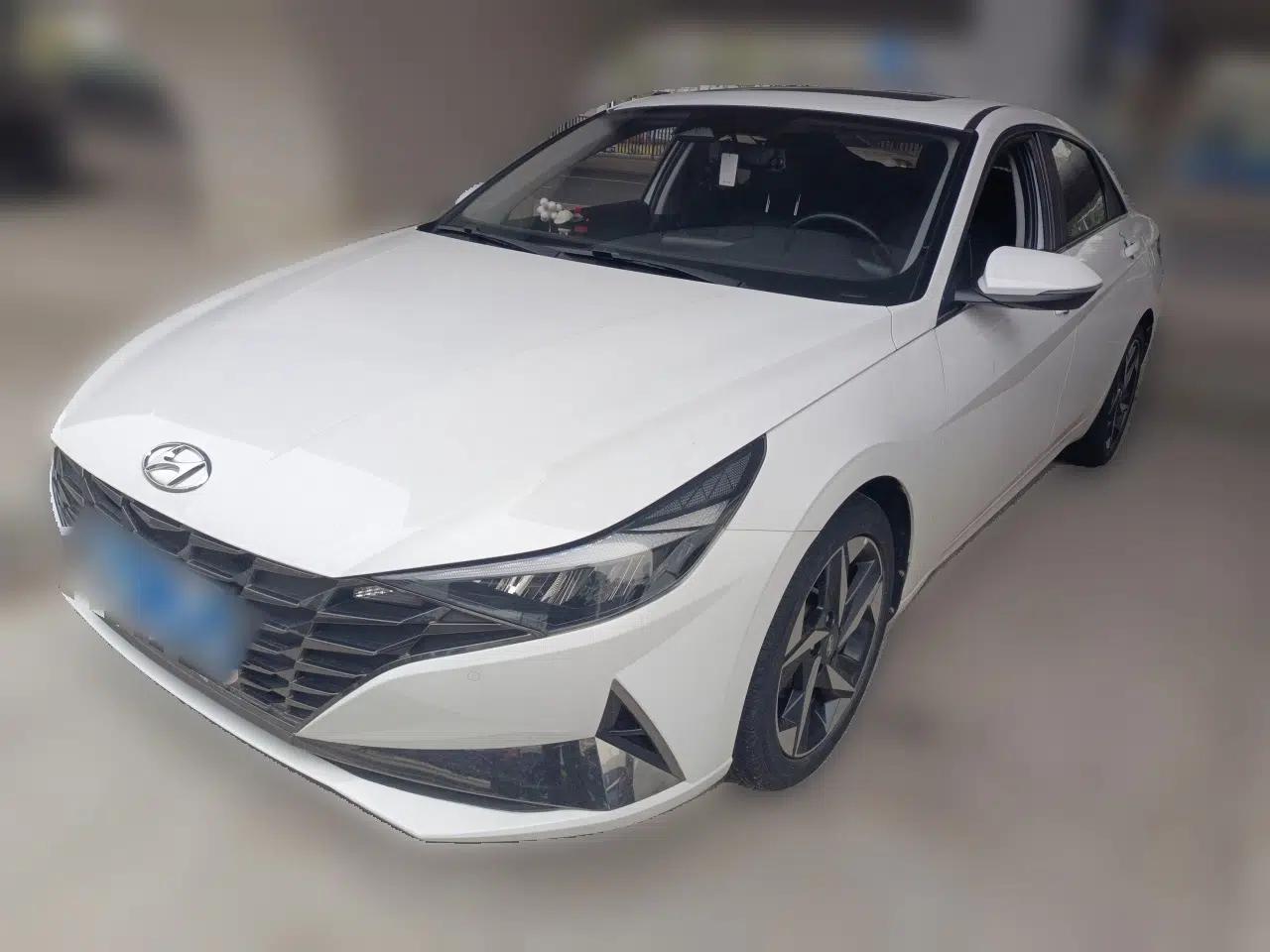 Hyundai Elantra 2021 1.5L CVT LUX Prestige Edition — миниатюра 1
