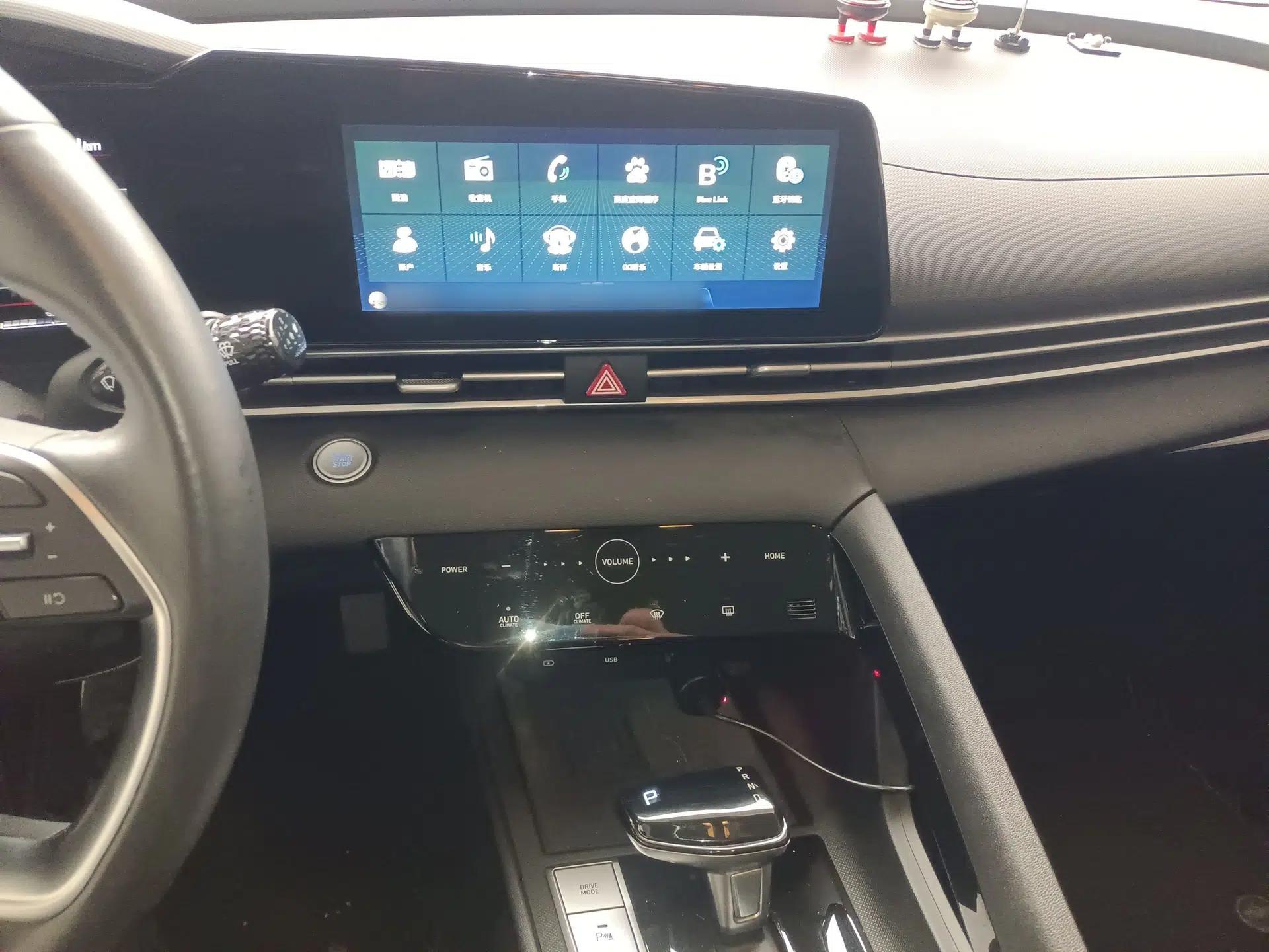 Hyundai Elantra 2021 1.5L CVT LUX Prestige Edition — миниатюра 12
