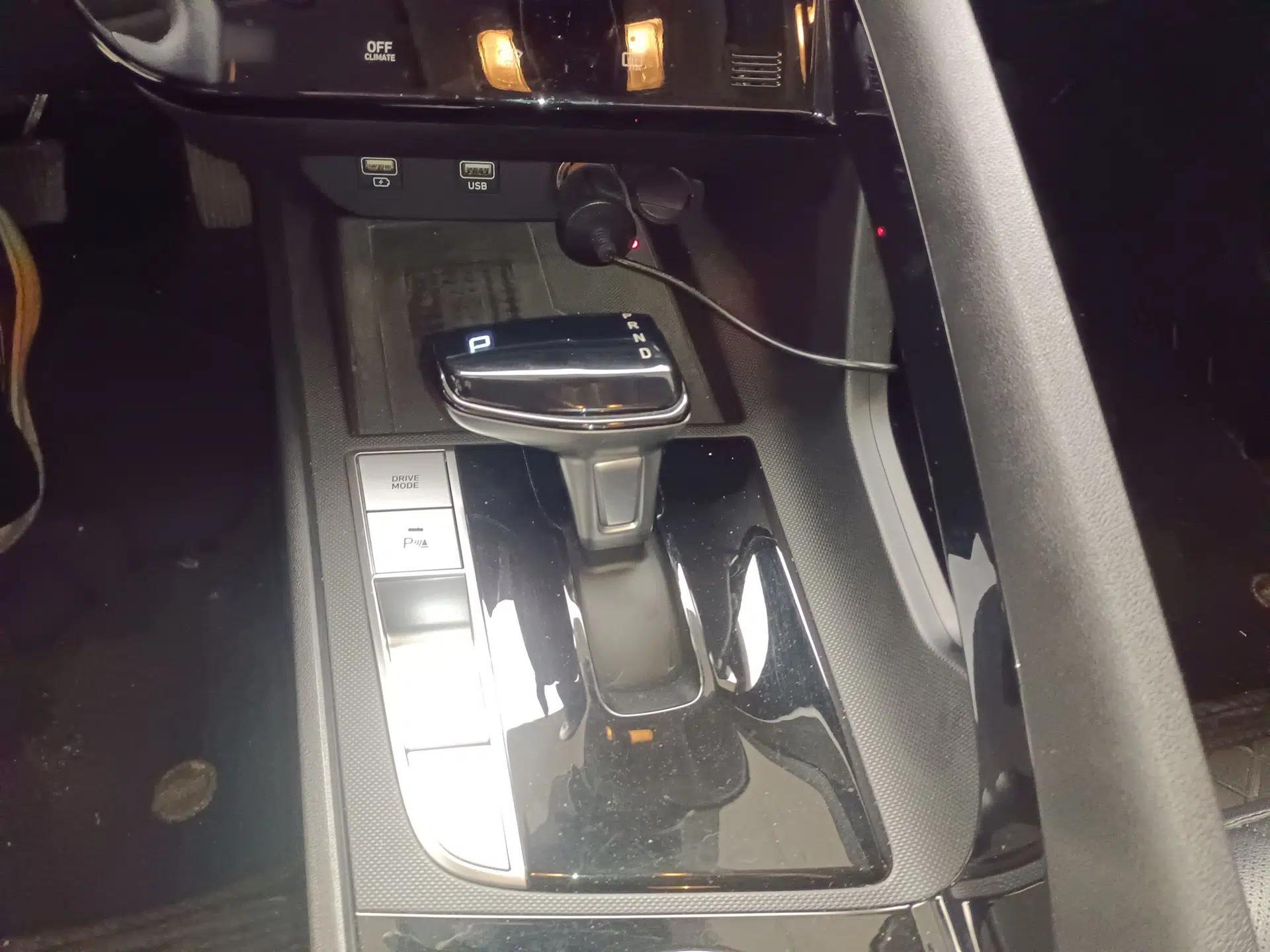 Hyundai Elantra 2021 1.5L CVT LUX Prestige Edition — миниатюра 13